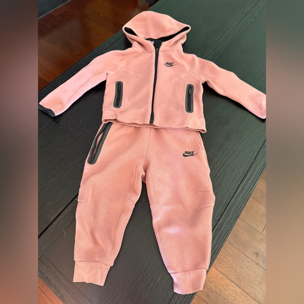 Nike Tech Fleece